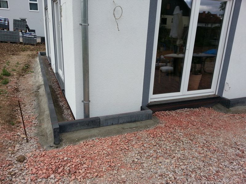 Kantsteine Fur Die Terrasse Hausseitig Gesetzt Wir Bauen Dann Mal Ein Haus