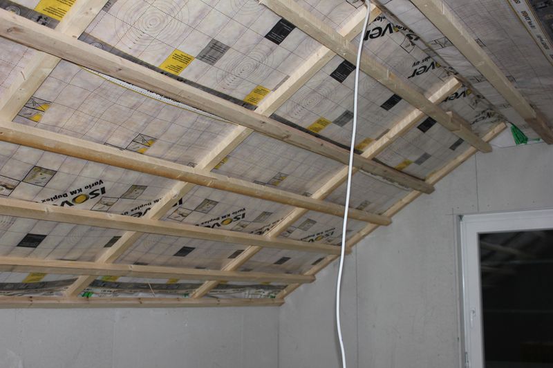 Trockenbauarbeiten an der Decke im OG › Wir bauen dann mal ein Haus