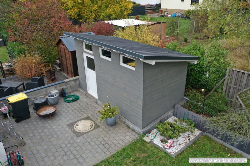 Eine einbetonierte Bodenplatte auf der Terrasse für den Sonnenschirm › Wir  bauen dann mal ein Haus