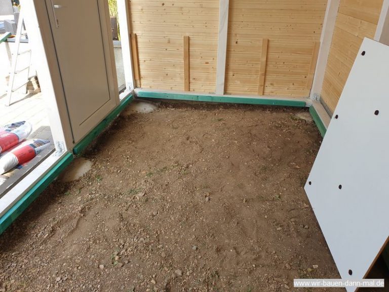 Das Gartenhaus bekommt einen Fußboden und die letze Außenwand › Wir